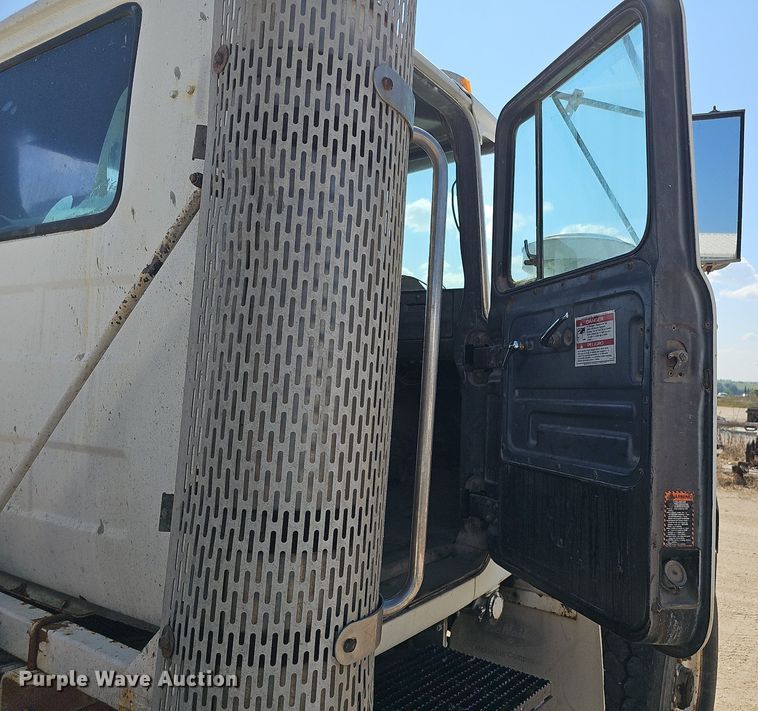 image for item DQ1088 1993 Mack RD690S  ready mix truck