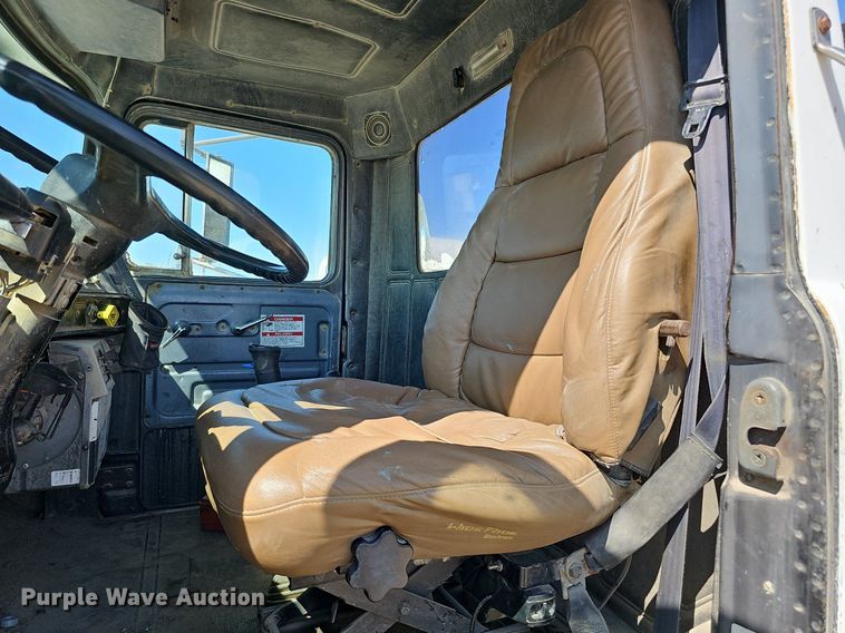 image for item DQ1088 1993 Mack RD690S  ready mix truck