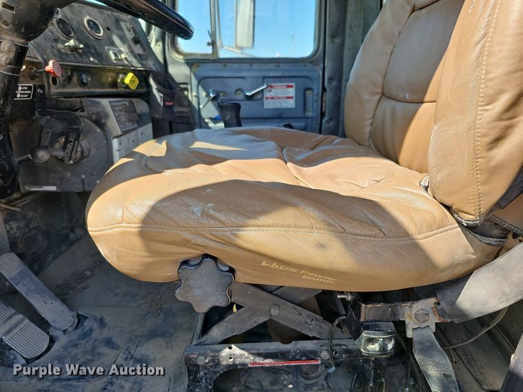 image for item DQ1088 1993 Mack RD690S  ready mix truck