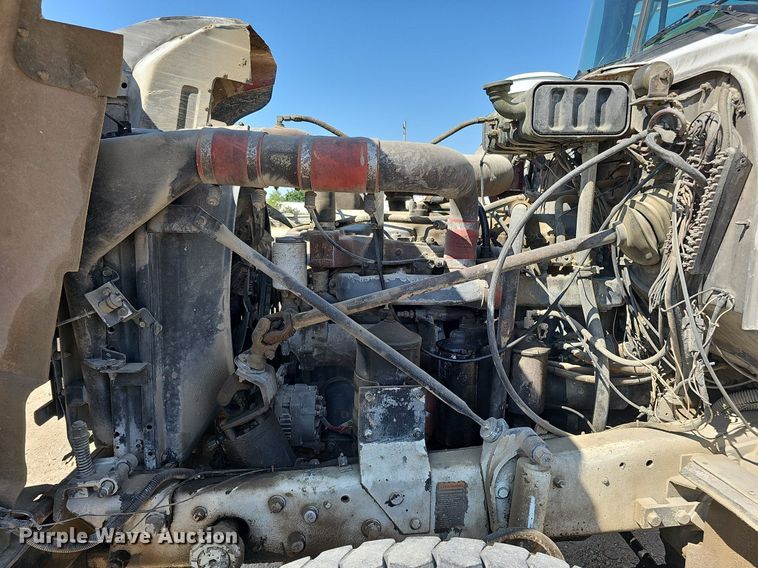 image for item DQ1088 1993 Mack RD690S  ready mix truck