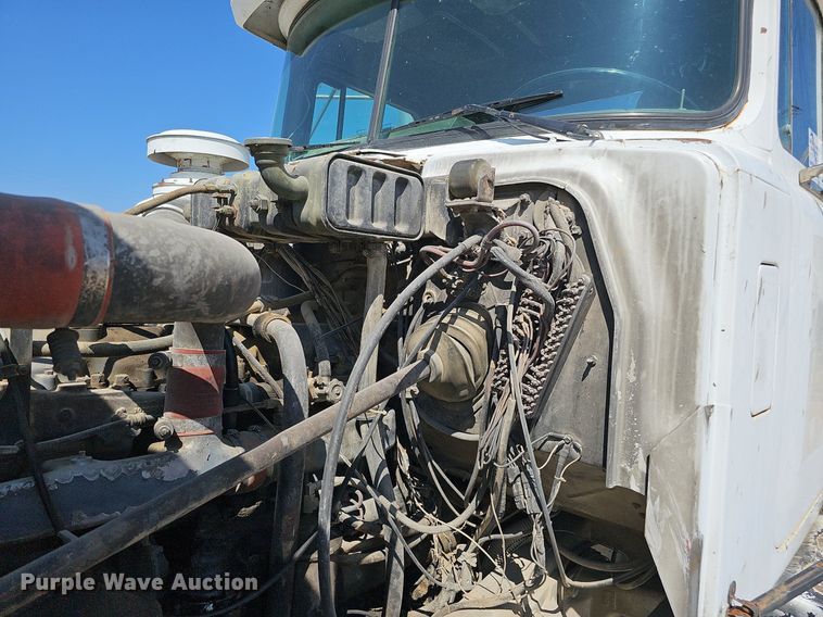 image for item DQ1088 1993 Mack RD690S  ready mix truck