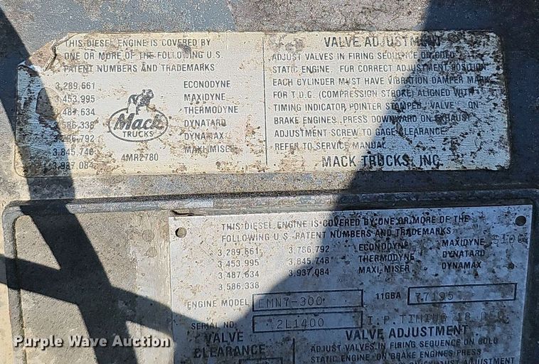 image for item DQ1088 1993 Mack RD690S  ready mix truck