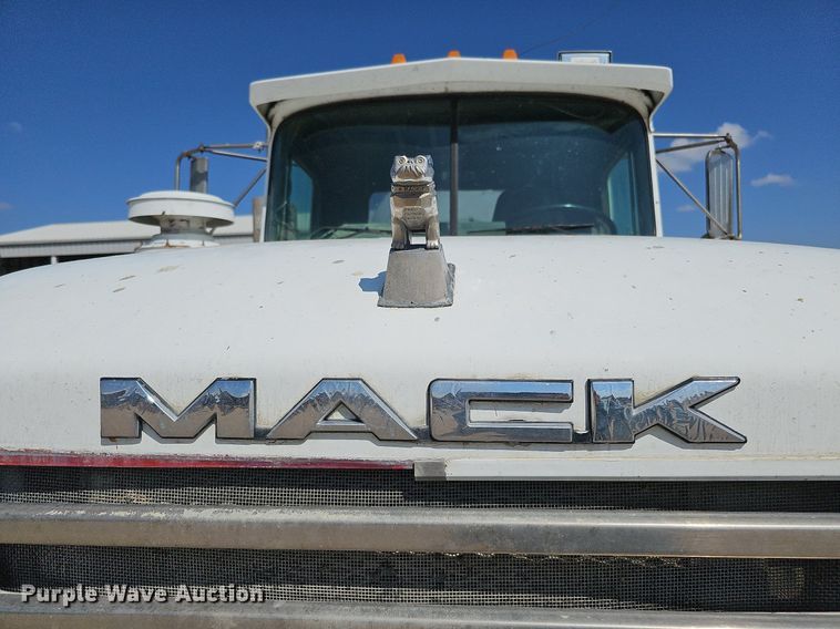 image for item DQ1088 1993 Mack RD690S  ready mix truck
