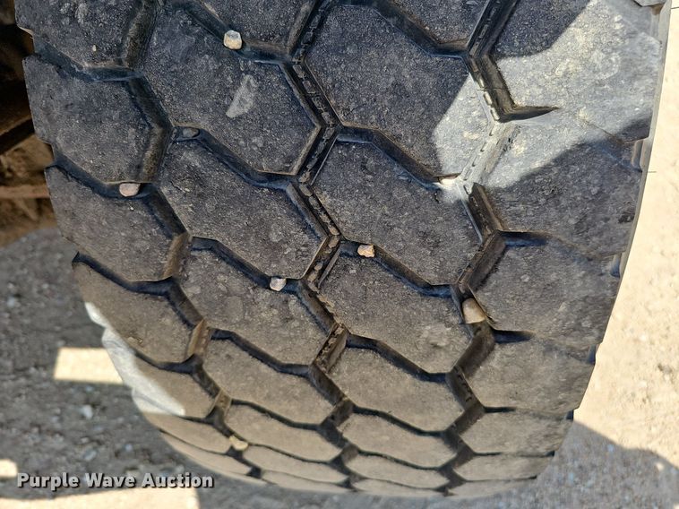 image for item DQ1088 1993 Mack RD690S  ready mix truck