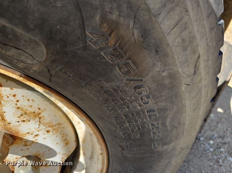 image for item DQ1088 1993 Mack RD690S  ready mix truck