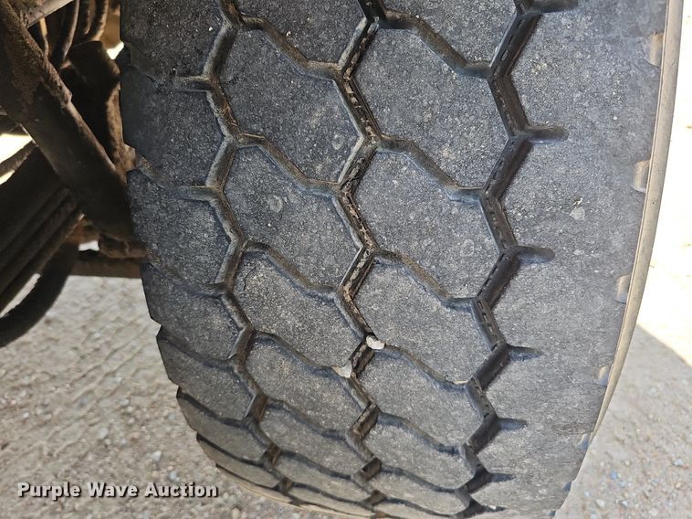 image for item DQ1088 1993 Mack RD690S  ready mix truck