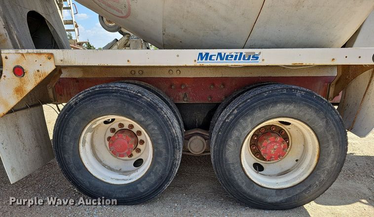 image for item DQ1088 1993 Mack RD690S  ready mix truck