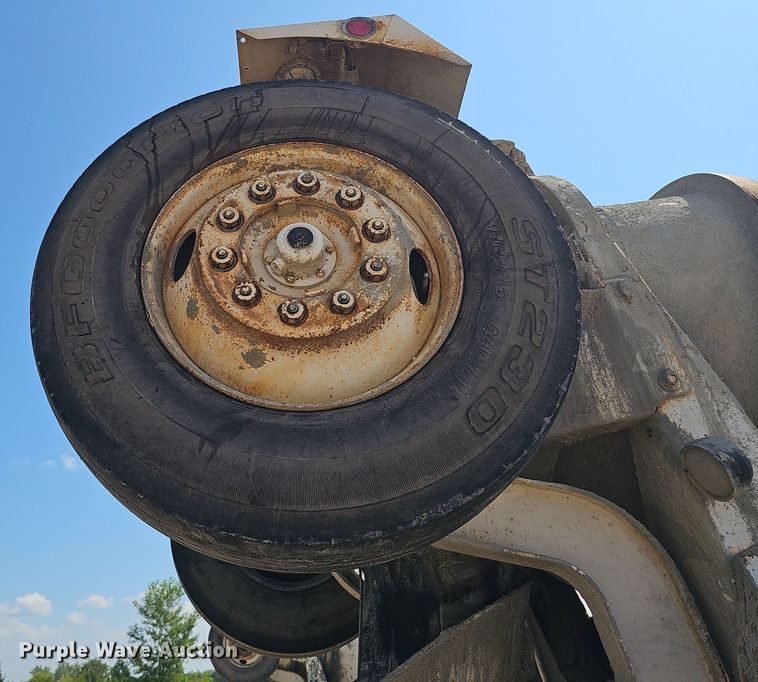 image for item DQ1088 1993 Mack RD690S  ready mix truck