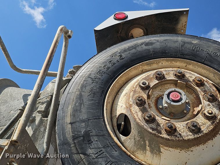 image for item DQ1088 1993 Mack RD690S  ready mix truck