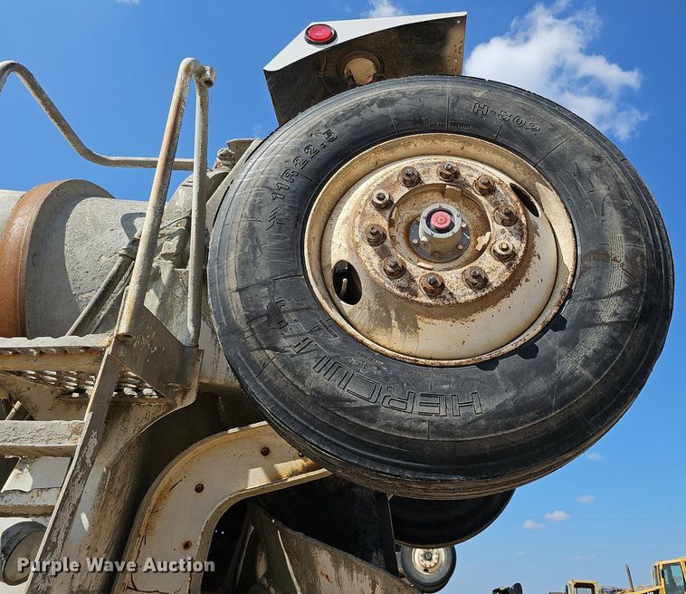 image for item DQ1088 1993 Mack RD690S  ready mix truck