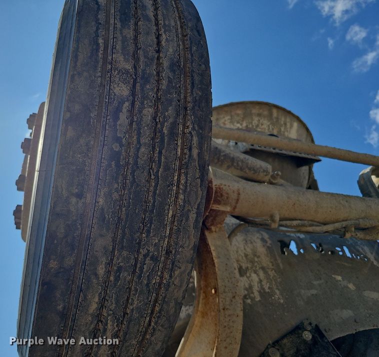 image for item DQ1088 1993 Mack RD690S  ready mix truck