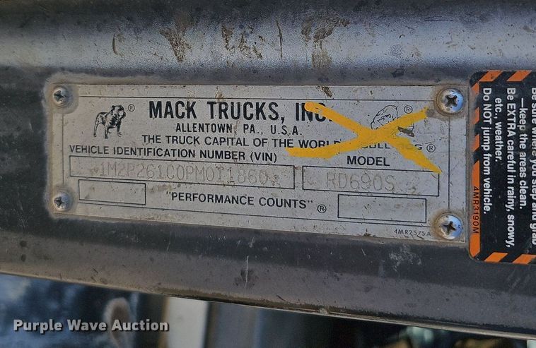 image for item DQ1088 1993 Mack RD690S  ready mix truck
