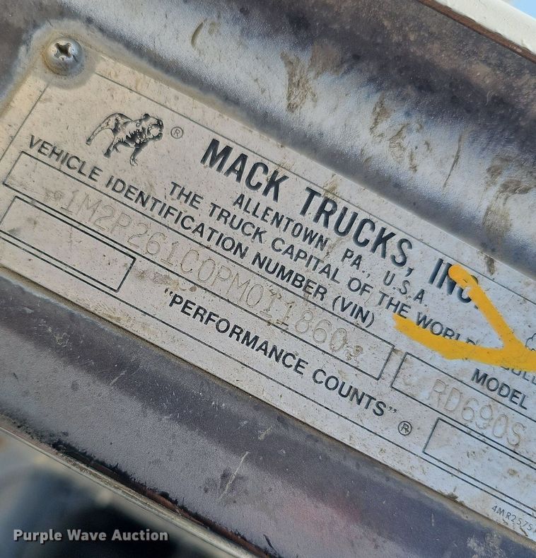 image for item DQ1088 1993 Mack RD690S  ready mix truck