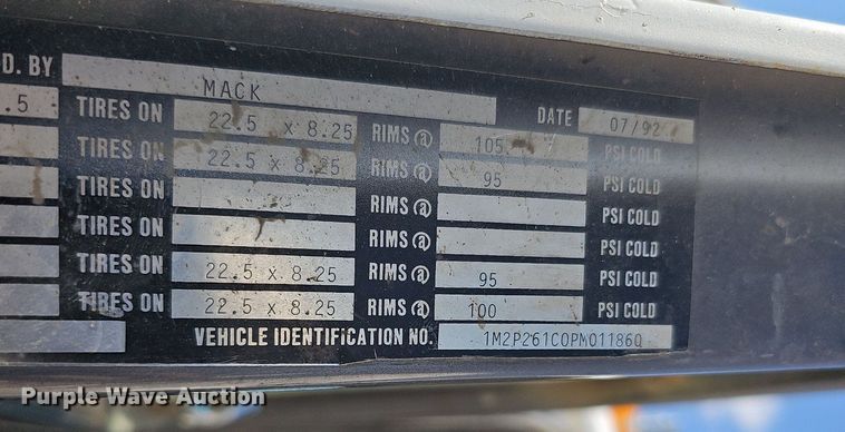 image for item DQ1088 1993 Mack RD690S  ready mix truck