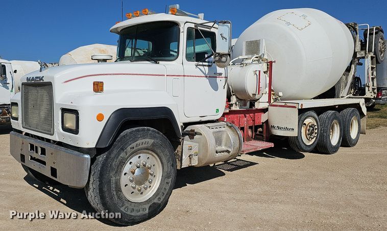image for item DQ1089 2000 Mack RD690S  ready mix truck