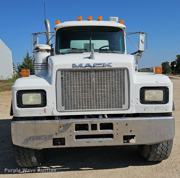 image for item DQ1089 2000 Mack RD690S  ready mix truck
