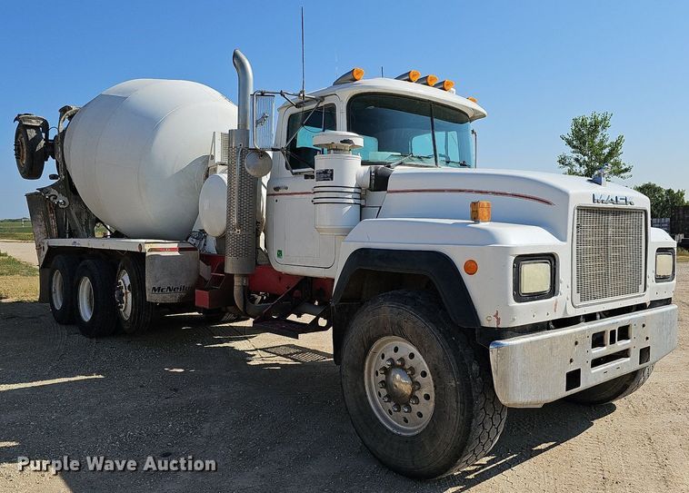 image for item DQ1089 2000 Mack RD690S  ready mix truck