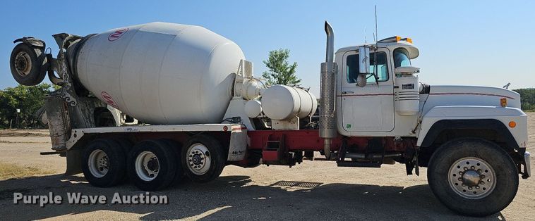 image for item DQ1089 2000 Mack RD690S  ready mix truck