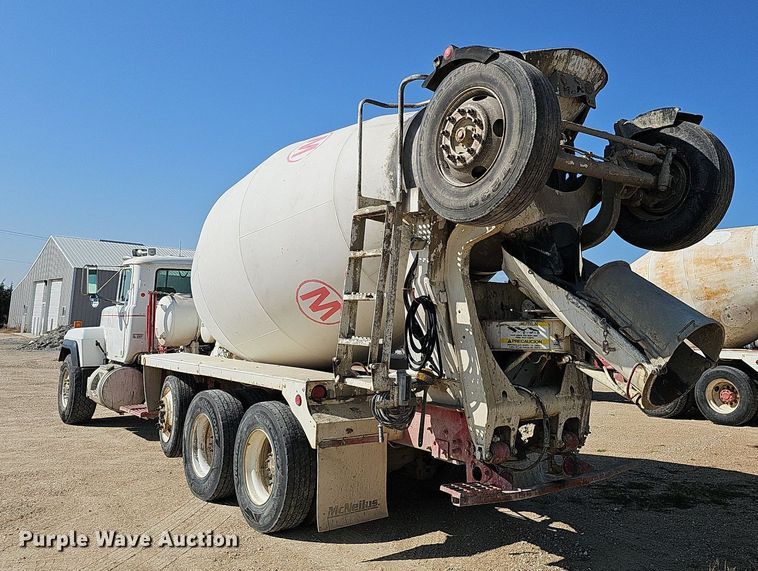 image for item DQ1089 2000 Mack RD690S  ready mix truck