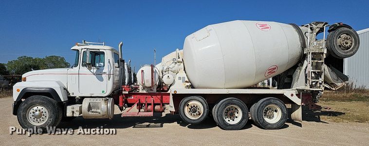 image for item DQ1089 2000 Mack RD690S  ready mix truck