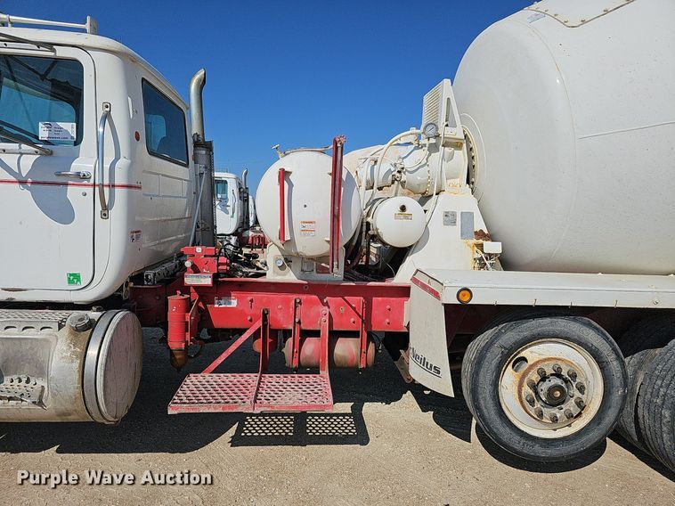 image for item DQ1089 2000 Mack RD690S  ready mix truck