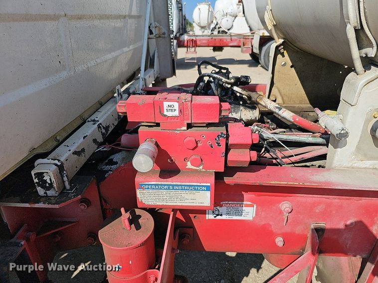 image for item DQ1089 2000 Mack RD690S  ready mix truck