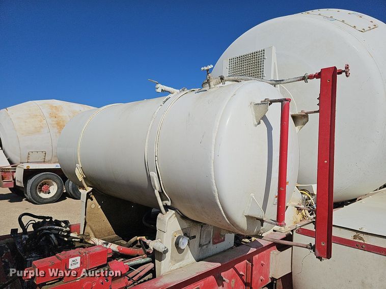 image for item DQ1089 2000 Mack RD690S  ready mix truck