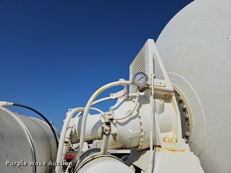 image for item DQ1089 2000 Mack RD690S  ready mix truck