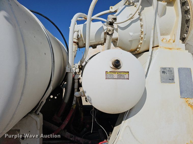 image for item DQ1089 2000 Mack RD690S  ready mix truck