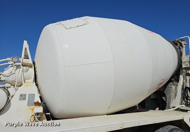 image for item DQ1089 2000 Mack RD690S  ready mix truck