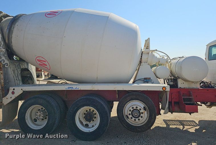 image for item DQ1089 2000 Mack RD690S  ready mix truck