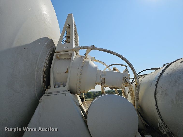 image for item DQ1089 2000 Mack RD690S  ready mix truck