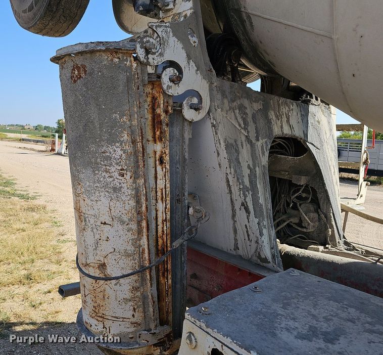 image for item DQ1089 2000 Mack RD690S  ready mix truck