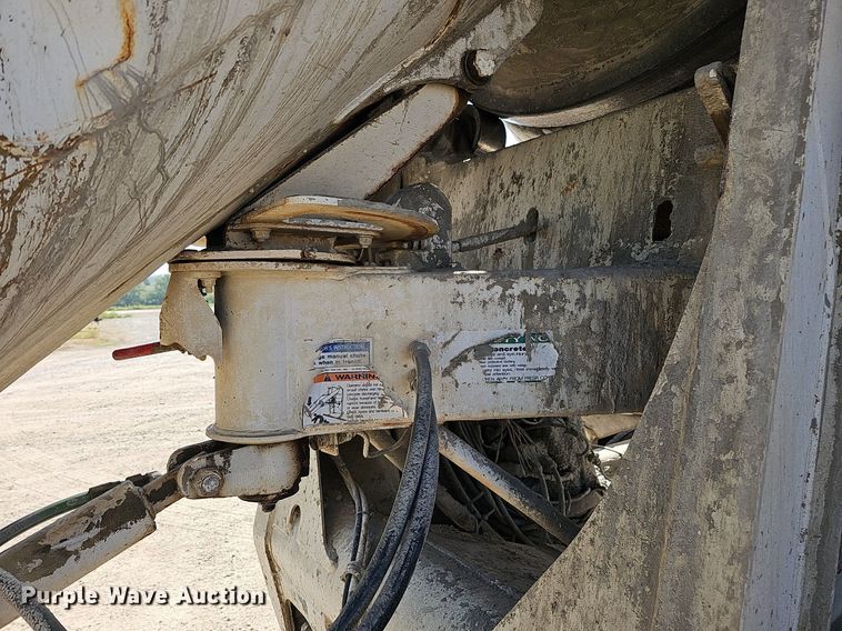 image for item DQ1089 2000 Mack RD690S  ready mix truck