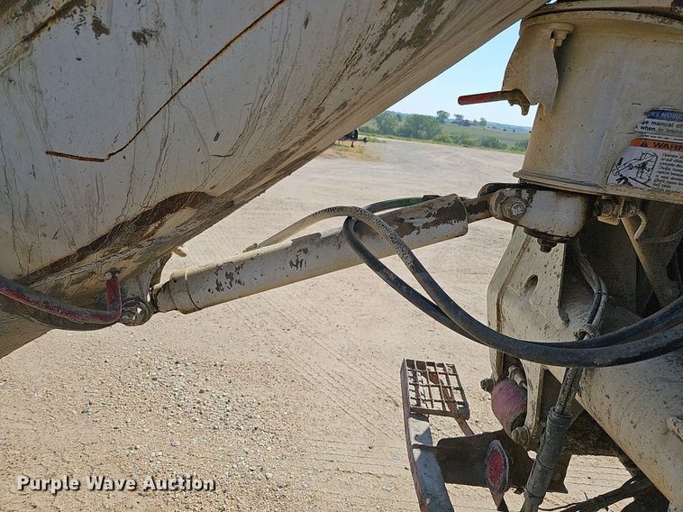 image for item DQ1089 2000 Mack RD690S  ready mix truck