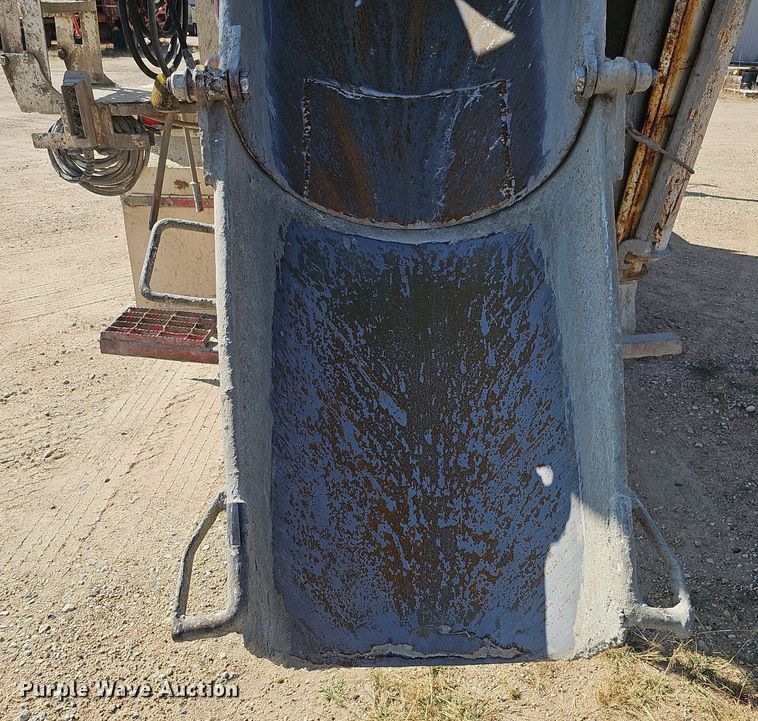 image for item DQ1089 2000 Mack RD690S  ready mix truck