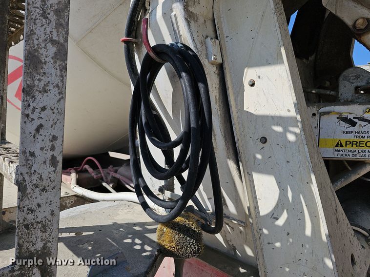 image for item DQ1089 2000 Mack RD690S  ready mix truck