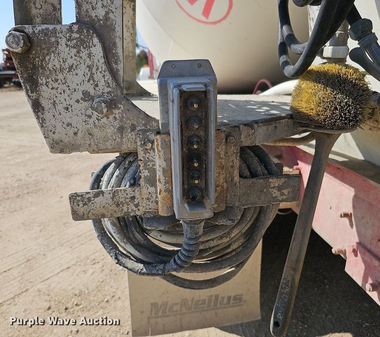 image for item DQ1089 2000 Mack RD690S  ready mix truck