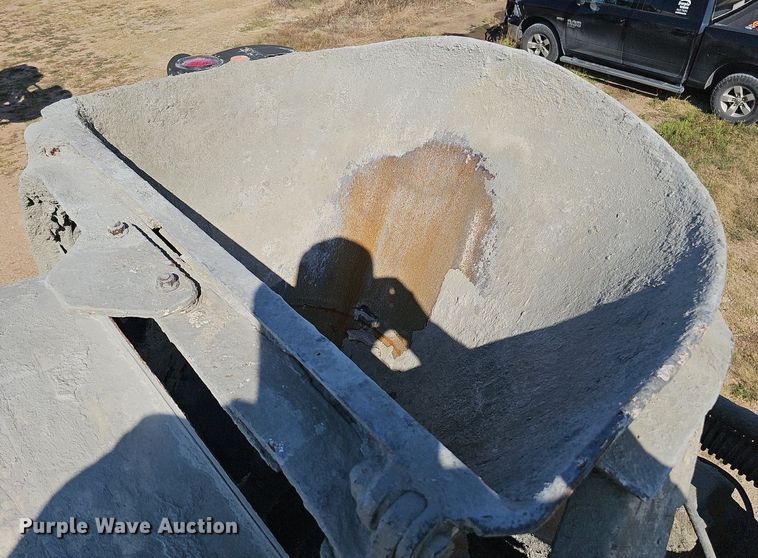 image for item DQ1089 2000 Mack RD690S  ready mix truck