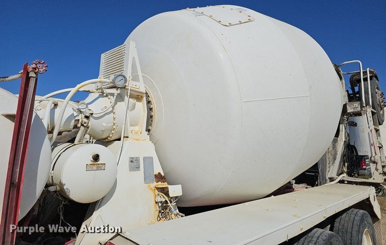 image for item DQ1089 2000 Mack RD690S  ready mix truck