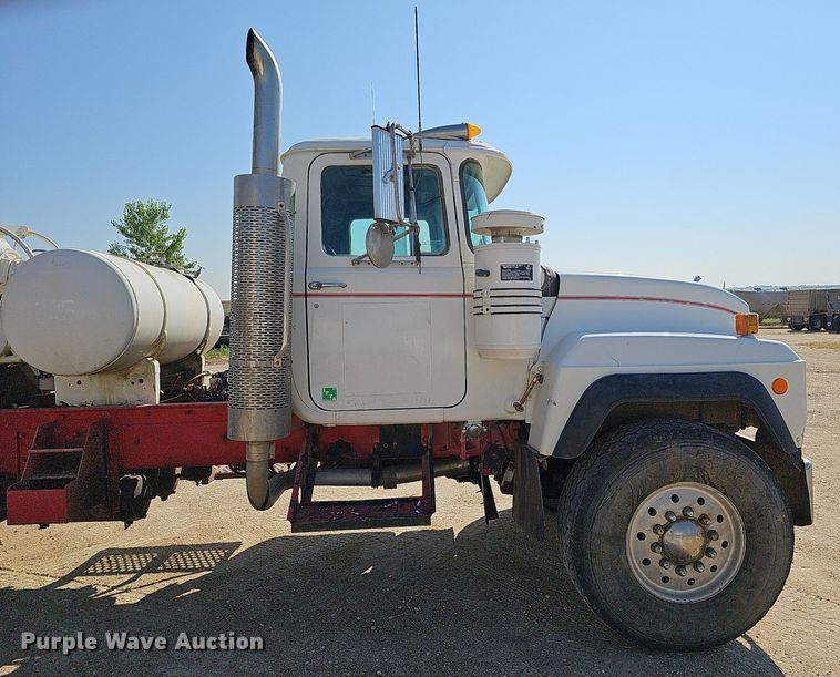 image for item DQ1089 2000 Mack RD690S  ready mix truck