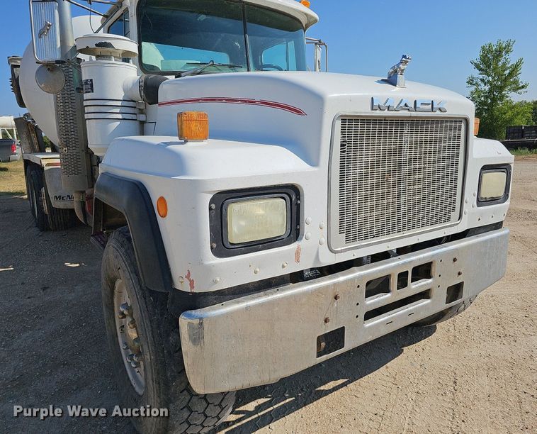 image for item DQ1089 2000 Mack RD690S  ready mix truck