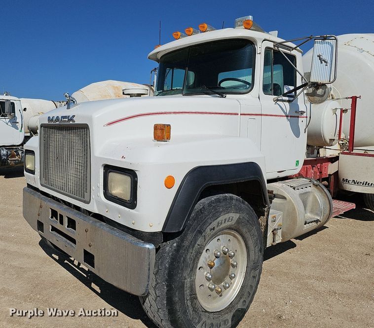 image for item DQ1089 2000 Mack RD690S  ready mix truck