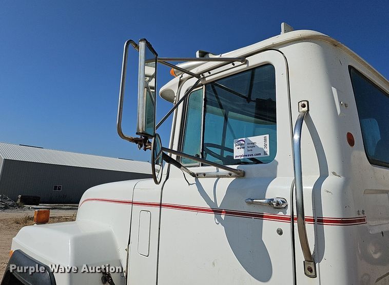 image for item DQ1089 2000 Mack RD690S  ready mix truck