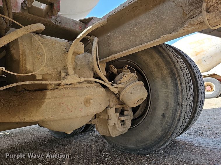 image for item DQ1089 2000 Mack RD690S  ready mix truck