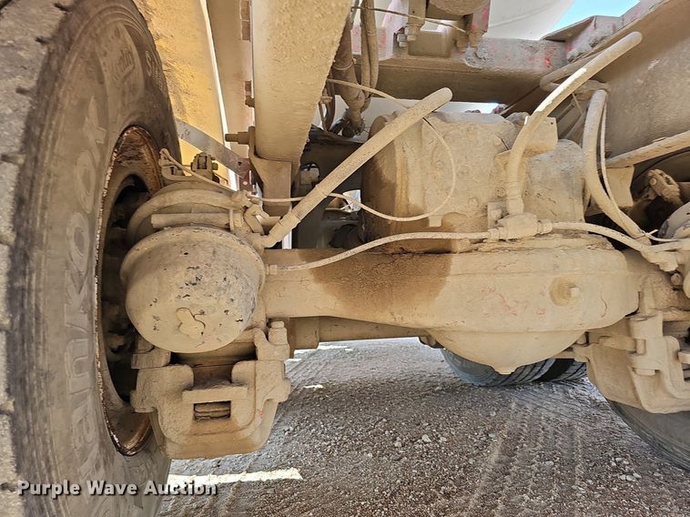 image for item DQ1089 2000 Mack RD690S  ready mix truck