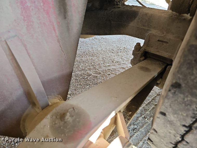 image for item DQ1089 2000 Mack RD690S  ready mix truck