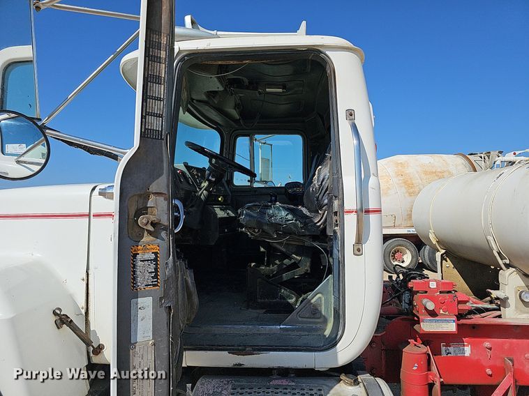 image for item DQ1089 2000 Mack RD690S  ready mix truck