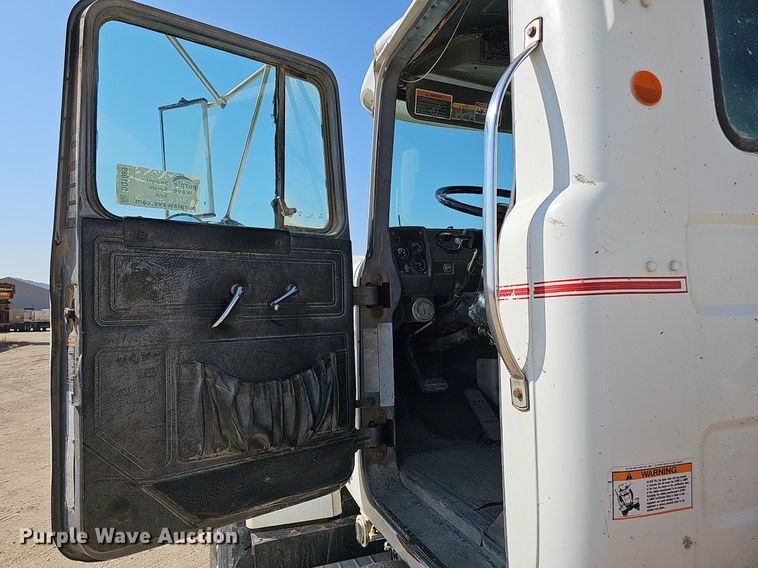 image for item DQ1089 2000 Mack RD690S  ready mix truck