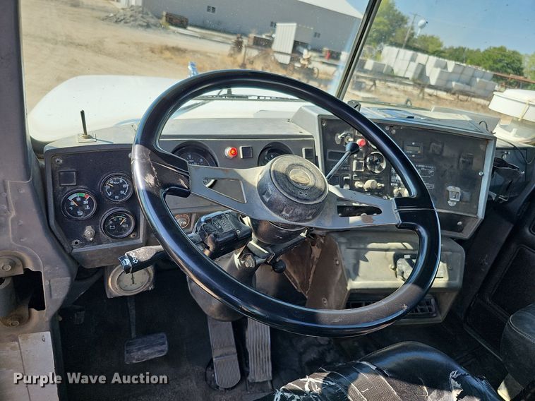 image for item DQ1089 2000 Mack RD690S  ready mix truck